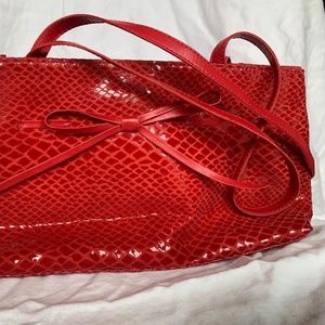 RED VANELI BAG